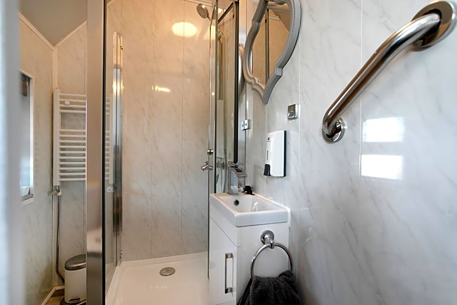 BED AT BOWBRIDGE Double Room