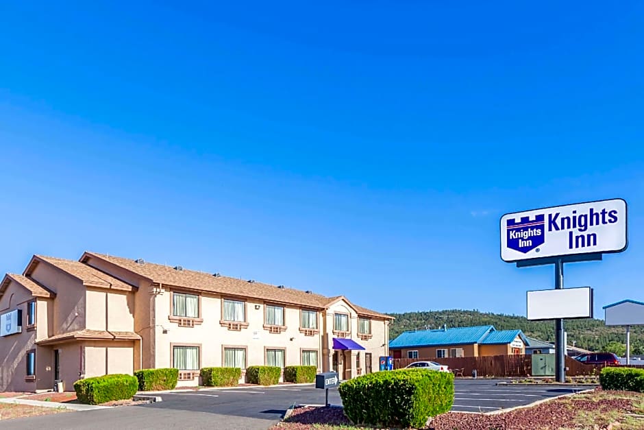 Econo Lodge Inn & Suites
