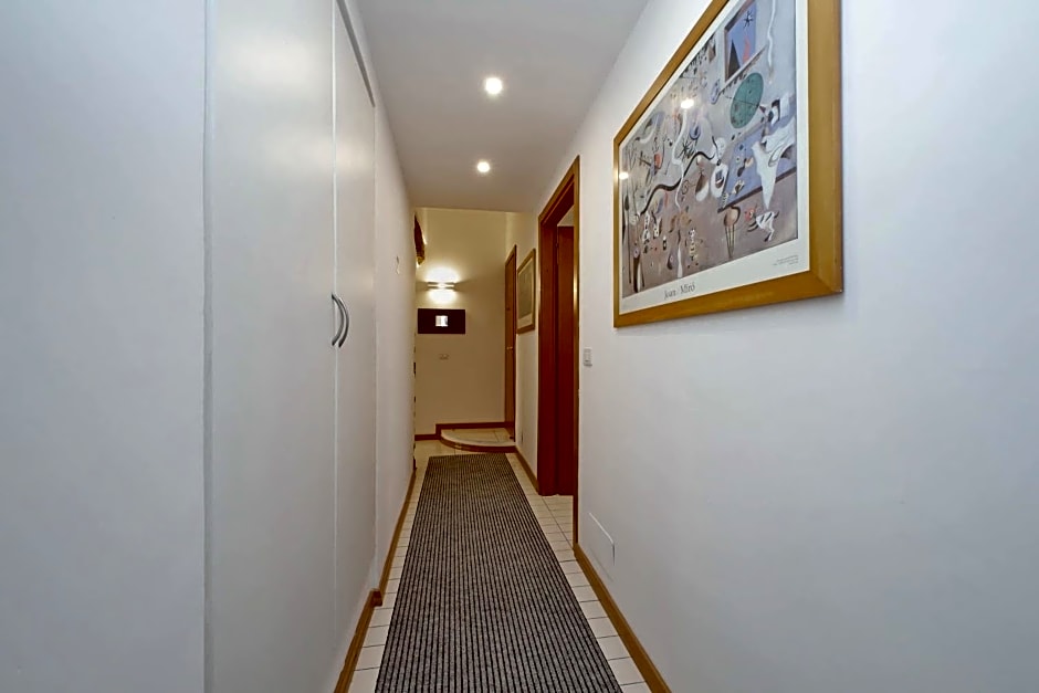 Opera Inn Suites - Rooms and Apartments