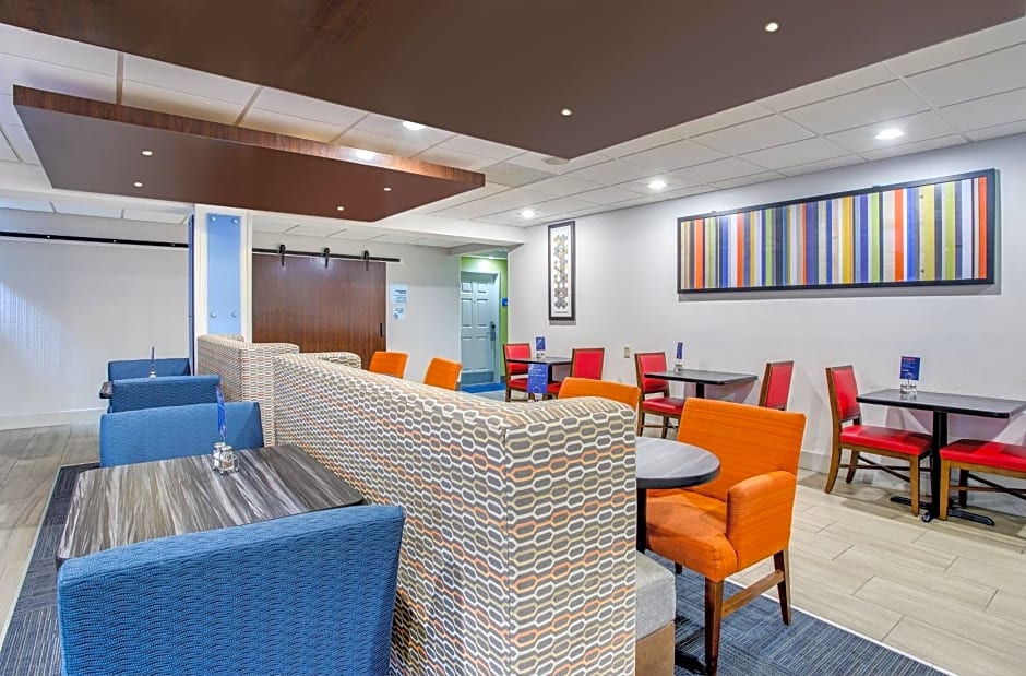 Holiday Inn Express Hotel & Suites Alcoa Knoxville Airport By IHG