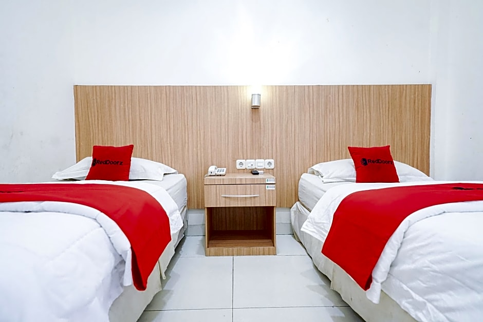 RedDoorz @ Avros Guest House Medan