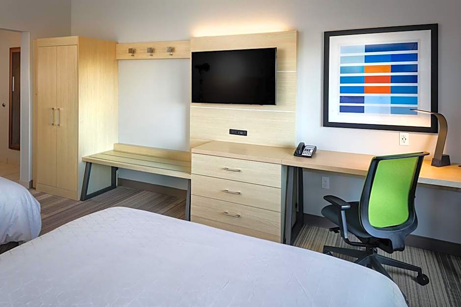 Holiday Inn Express & Suites Bend South By IHG