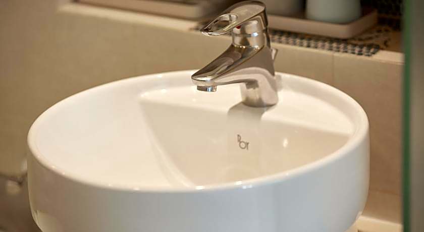 Ole Tai Sam Un Hotel