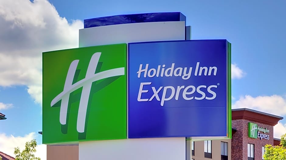 Holiday Inn Express & Suites Memphis Arpt Elvis Presley Blv By IHG