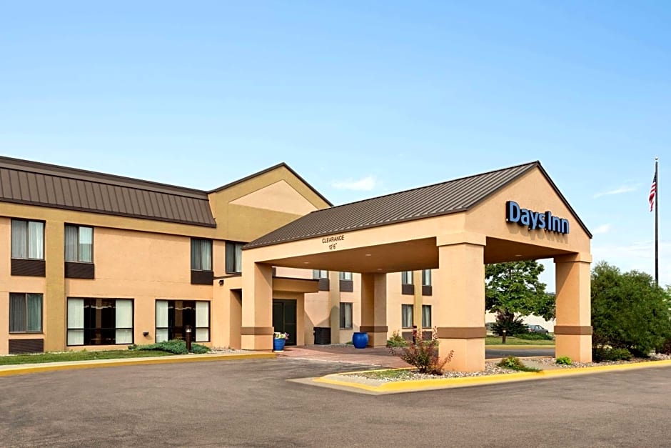 Days Inn by Wyndham Fargo