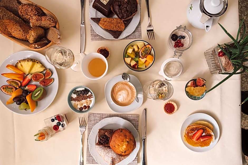 Historic Guesthouse BIRCHER B&B Apartments near Sterzing