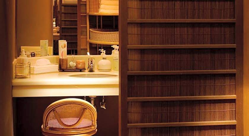 Oku-Yugawara Tsubaki