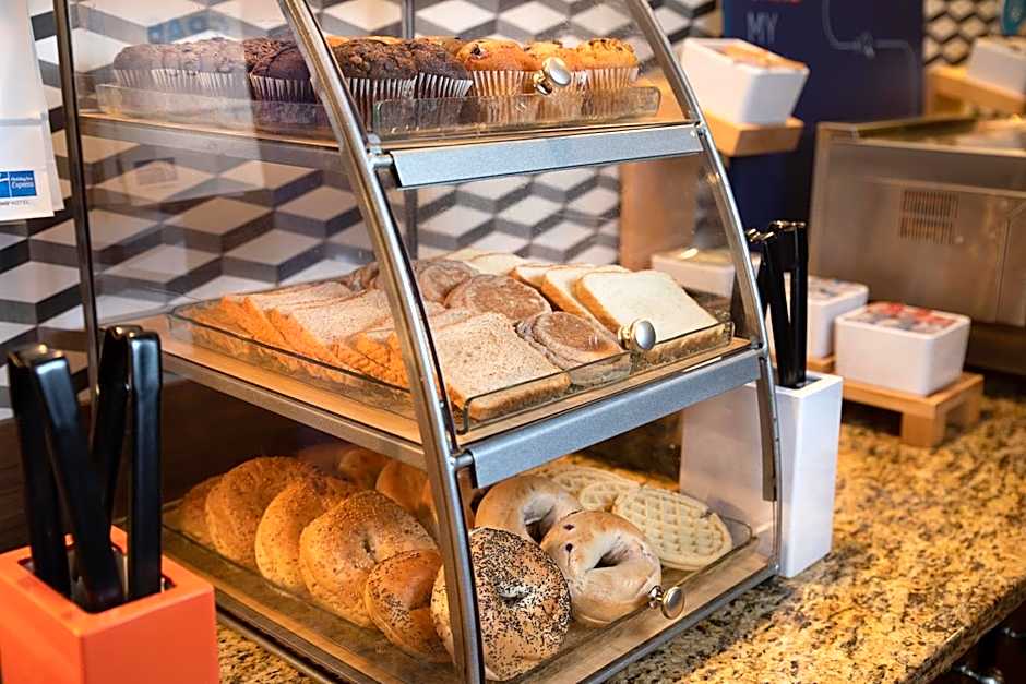 Holiday Inn Express Bloomington West By IHG