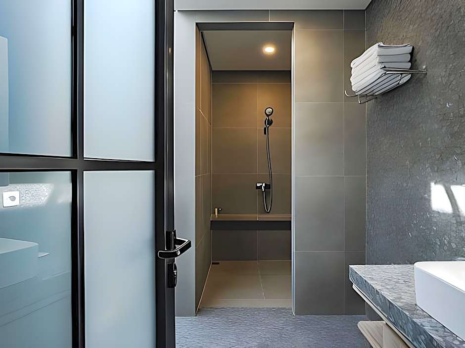 LOA LIVING Solo Baru