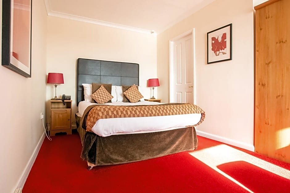 OYO Cliffemount Hotel