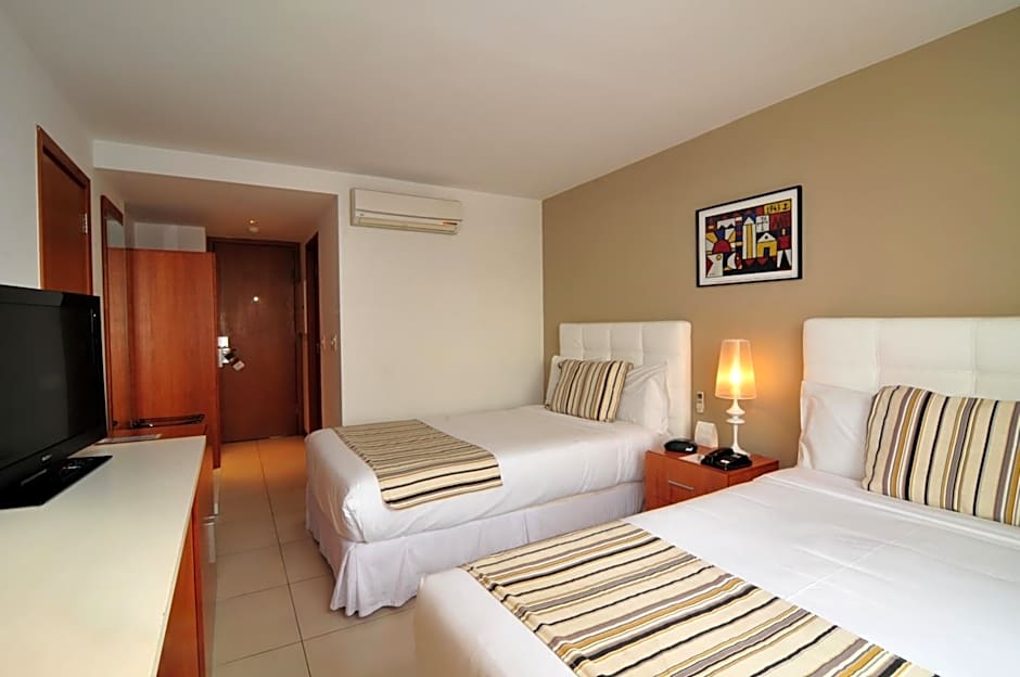 Real Colonia Hotel & Suites