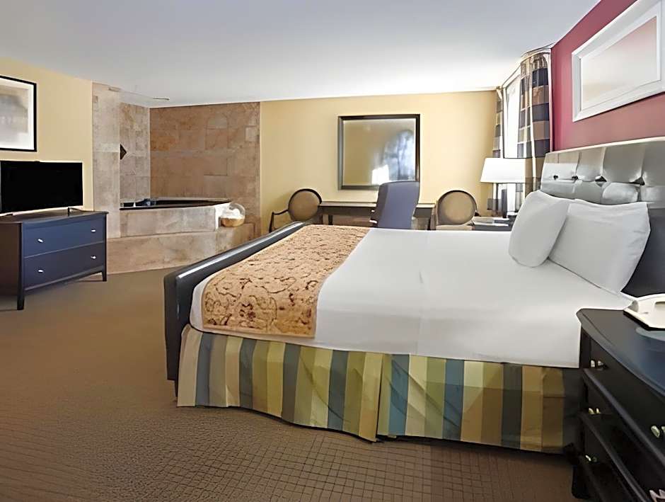 Ramada by Wyndham Bettendorf