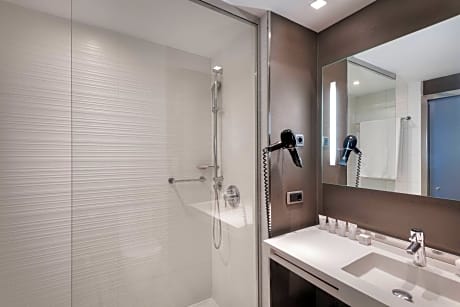 Standard Room, 1 King Bed, Balcony