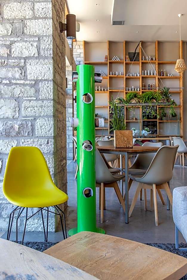 Oniropetra Boutique Hotel