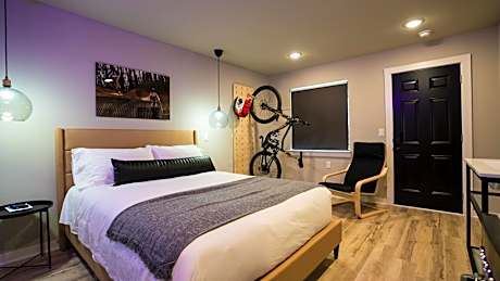 Deluxe Queen Studio
