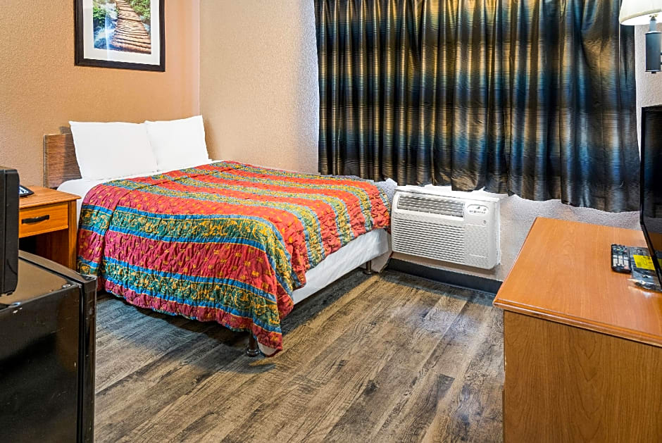 Knights Inn - Grand Rapids MI