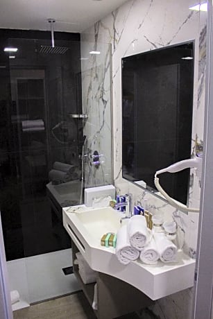 Quadruple Standard Room