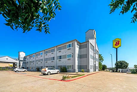 Super 8 by Wyndham Weatherford