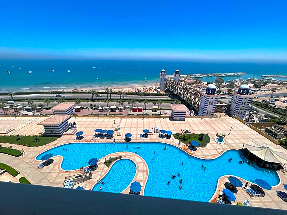 Amazing sea view Penthouse Apartment in Pyramids Porto El-Sokhna