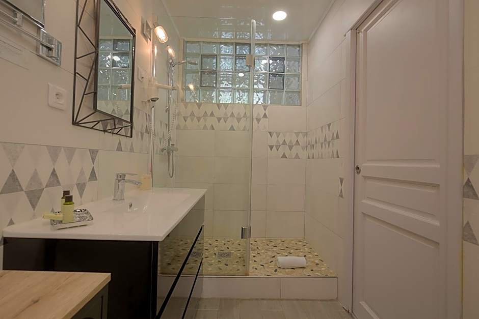 Logis Hôtel Restaurant L'Essille