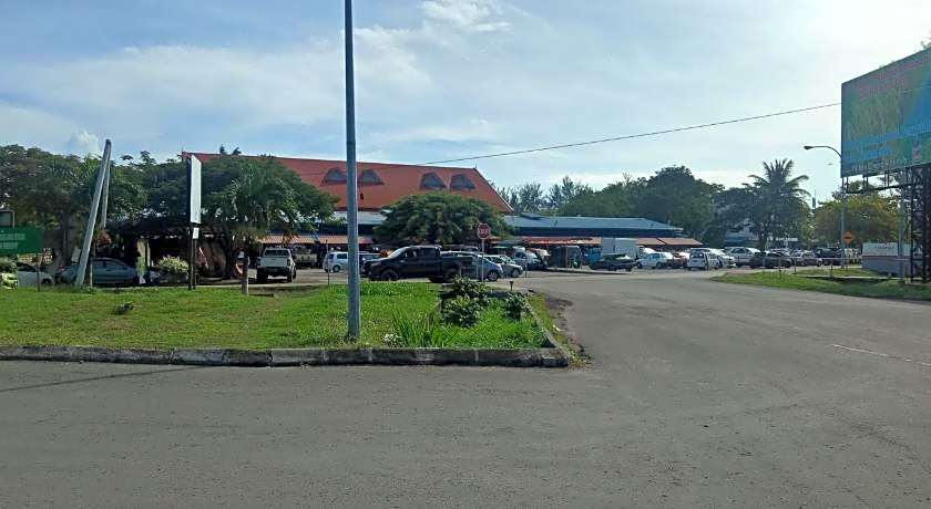 The Upper Deck Hotel