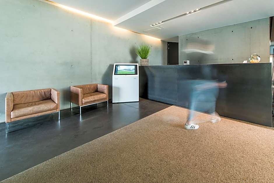 D-Hotel
