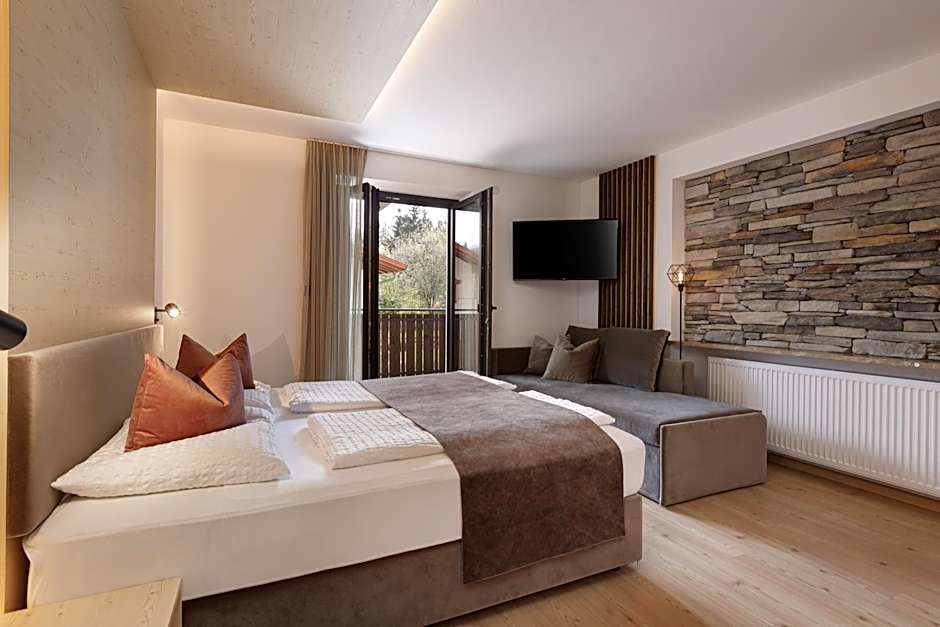 Aparthotel Familiaris - Family Apartments - Pools & Spa in Dolomites