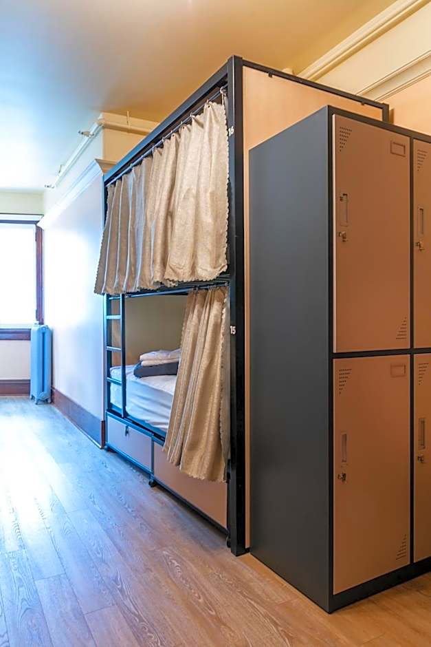 Auberge Jeunesse QBEDS Hostel