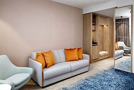 Deluxe King Suite with City View