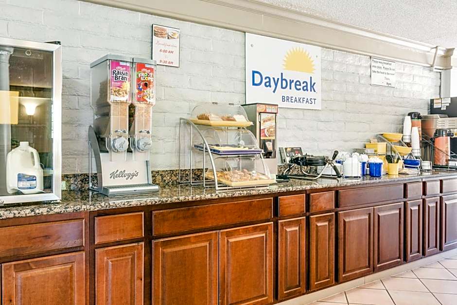 Days Inn by Wyndham Birmingham/West