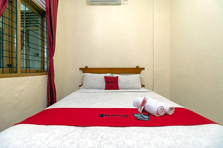 RedDoorz near RS Awal Bros Sudirman Pekanbaru