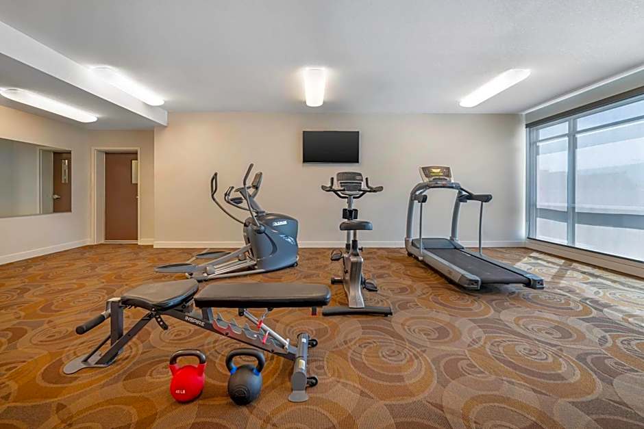Econo Lodge Inn & Suites