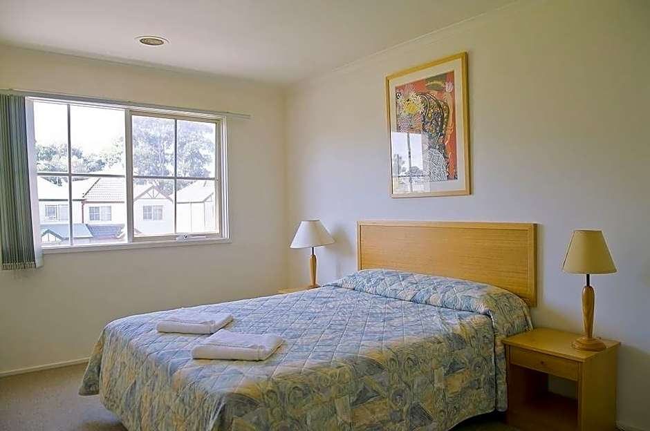 Lamplighter Motel And Apartments