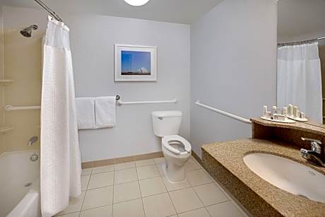 Room, 1 King Bed (Mobility/Hearing Accessible, Tub) (1 King Bed)