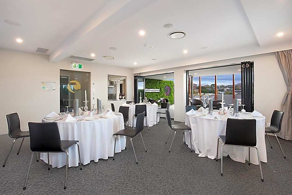 Jephson Hotel & Apartments