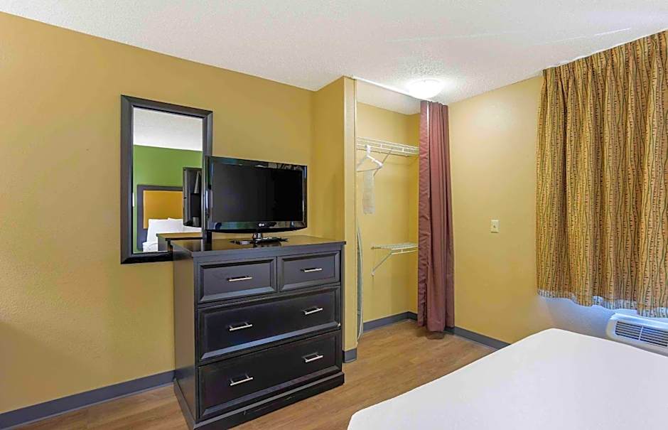 Extended Stay America Select Suites - Springfield - South