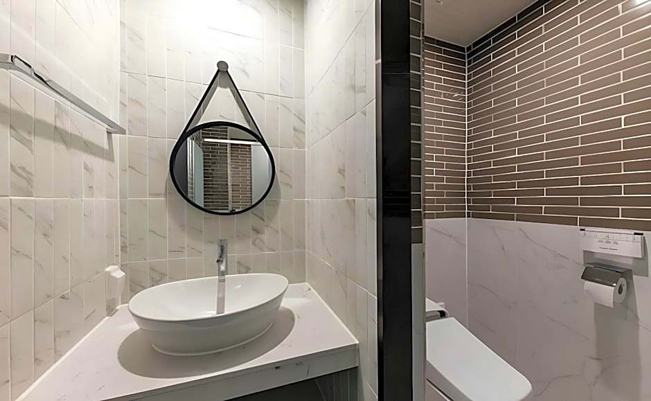 Brown-Dot Hotel Deokcheon