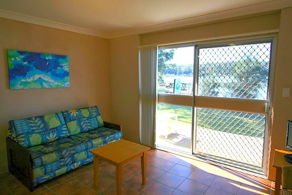 Lake Edge Apartments