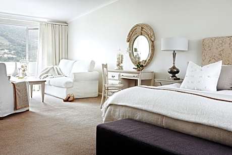 Deluxe Suite with Lagoon View