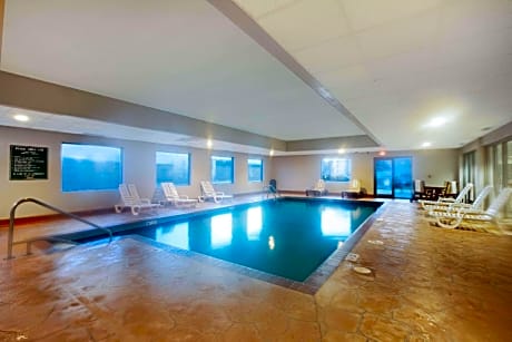 La Quinta Inn & Suites by Wyndham Omaha Airport Downtown