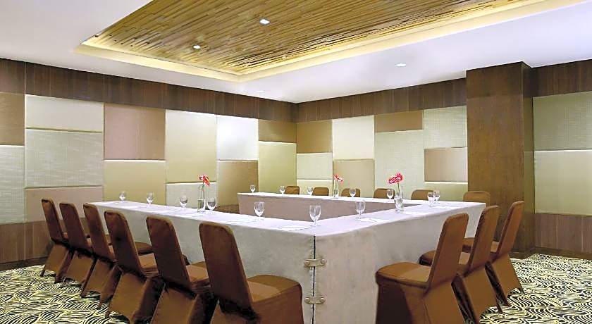 Hotel Santika Pandegiling Surabaya