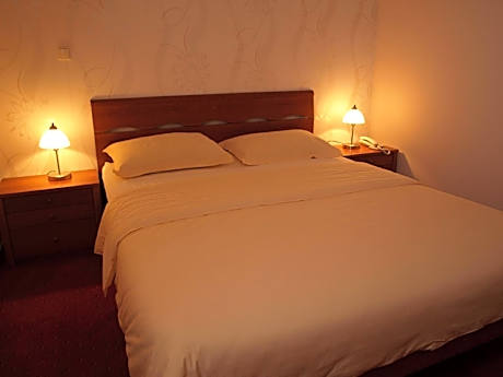 Deluxe Two-Bedroom Suite with Sea View (4 Adults + 2 Children)