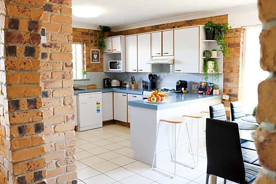 Kennedy Drive Boutique Motel & Nursery- Close To City Centre & Airport