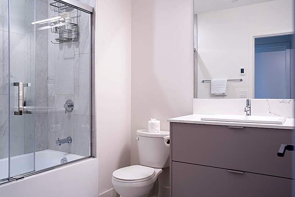 Drop in Condo by Revelstoke Vacations