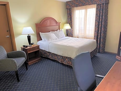 Standard Queen Room - Non-Smoking