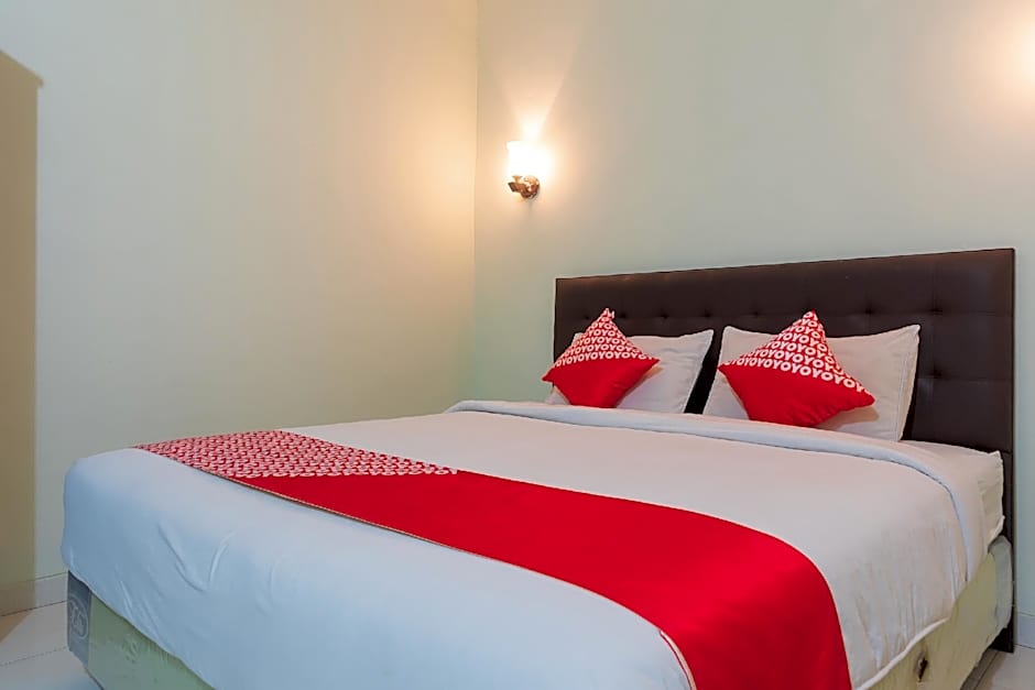 Super OYO 1682 Greenia Hotel