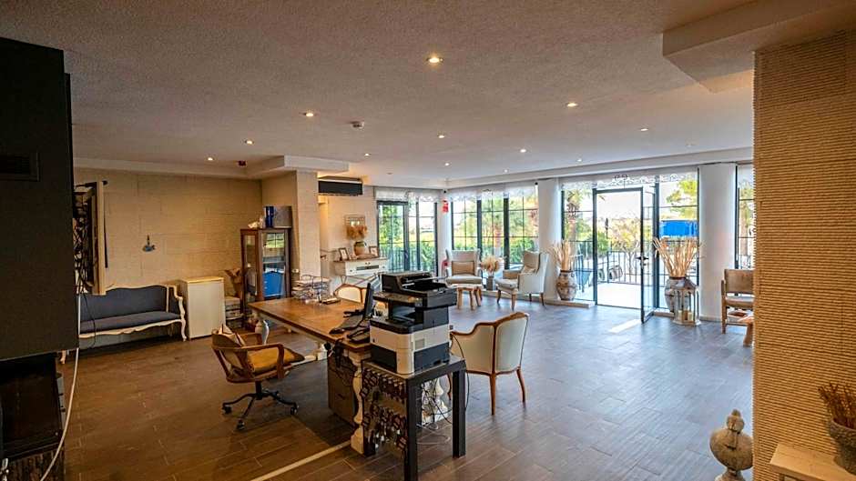 Enki Suess Alaçatı