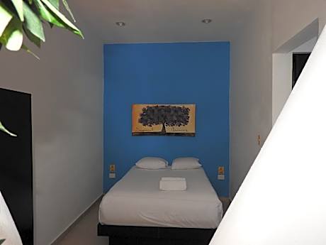 Easy Hotel