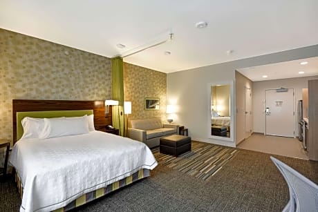 1 Queen Bed Studio Nonsmoking