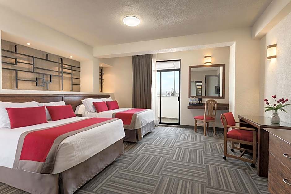 Ramada Plaza by Wyndham Leon